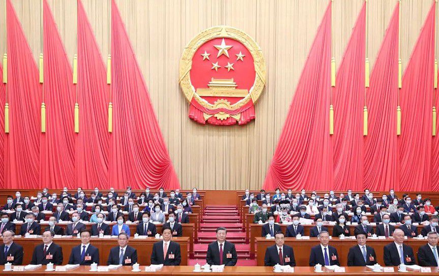 十四屆全國(guó)人大一次會(huì)議在京開(kāi)幕 習(xí)近平等在主席...